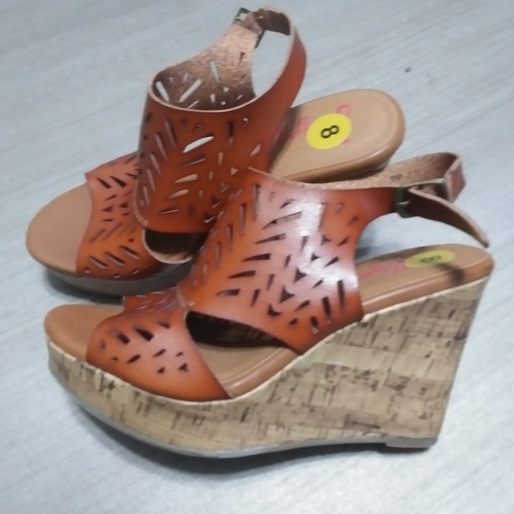 Platform sandals